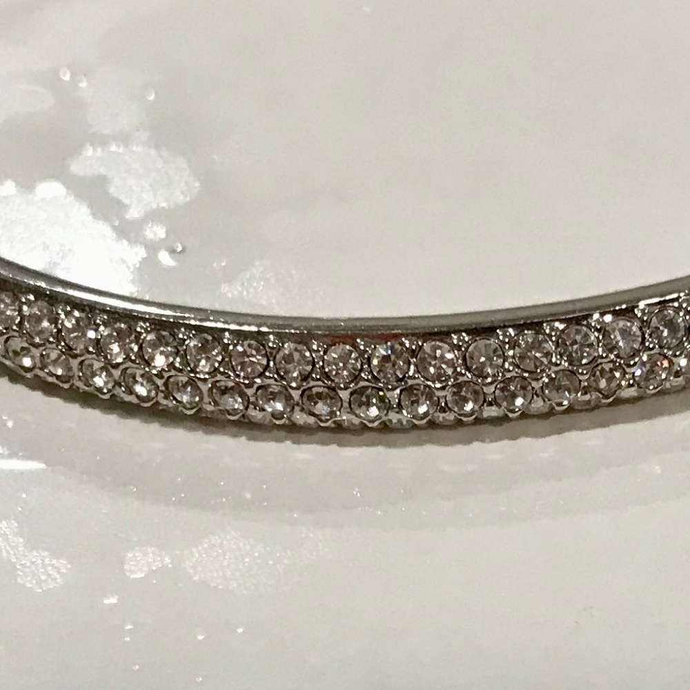 Nadri all the way around Austrian Crystal Bracelet - Picture 3 of 3